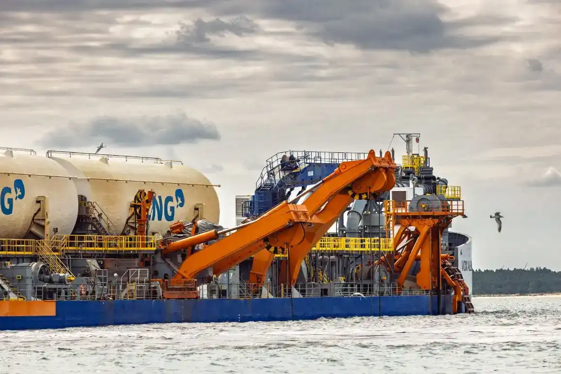 Construction of infrastructure for handling FSRU units – view 4